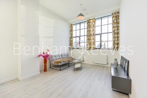 2 bedroom apartment to rent, Carnation Gardens, Hayes UB3