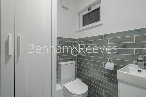 undefined, Mews Street, St Katherine Docks E1W