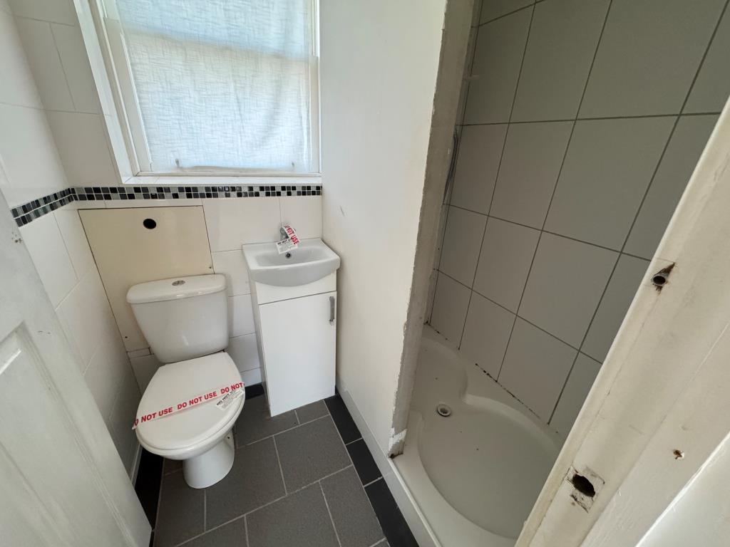 Flat 4 Shower room