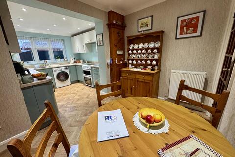 3 bedroom semi-detached house for sale, Ravenbank Road, Luton, LU2 8EJ