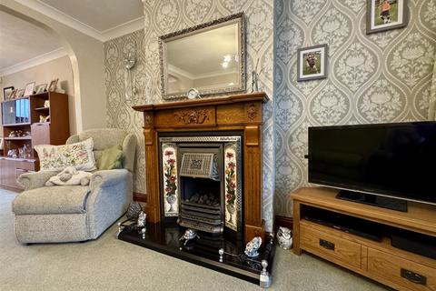 3 bedroom semi-detached house for sale, Ravenbank Road, Luton, LU2 8EJ