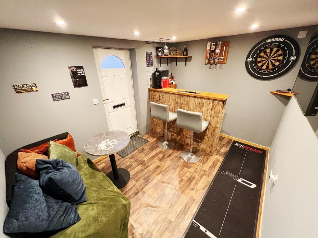Garage / Bar