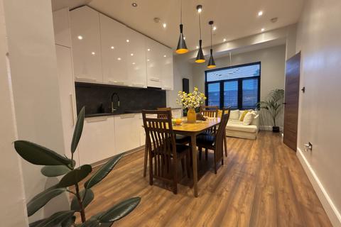 3 bedroom apartment for sale, Darwin Road, london, W5