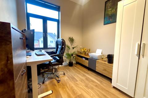3 bedroom apartment for sale, Darwin Road, london, W5