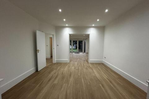 4 bedroom semi-detached house for sale, Selvage Lane, Mill Hill, NW7