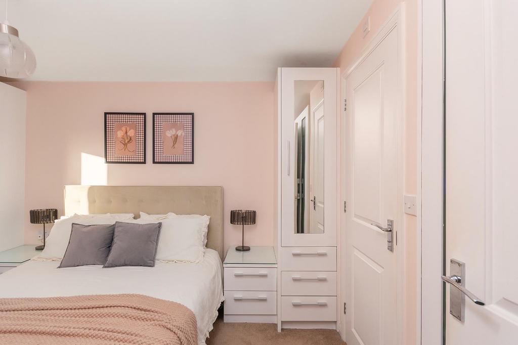 8 W7 RLG - Bedroom F.jpg