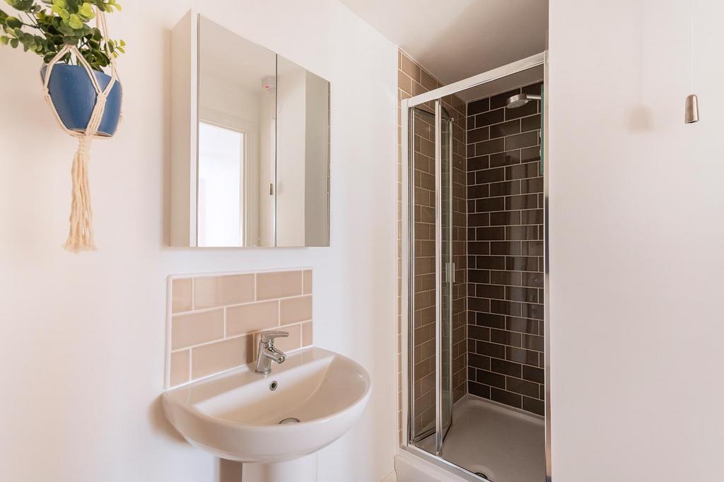 8 W7 RLG - Ensuite A.jpg