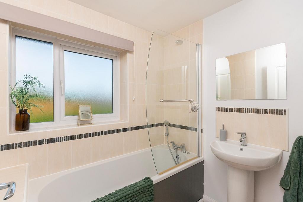 8 W7 RLG - Bathroom B.jpg