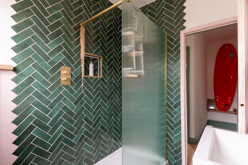 1 A9 RWL - Bathroom B.jpg