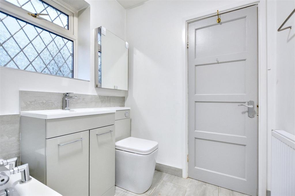 Bathroom 2.jpeg