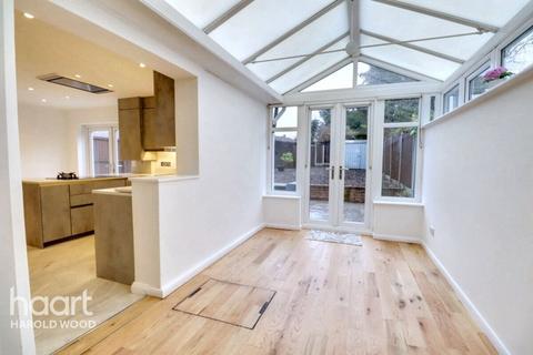 5 bedroom semi-detached house for sale, Gubbins Lane, Harold Wood
