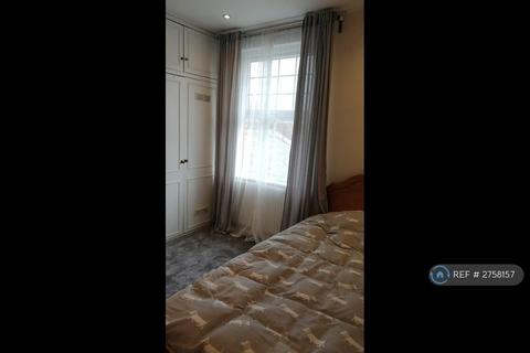 3 bedroom semi-detached house to rent, Walnut Tree Close, Guildford, GU1