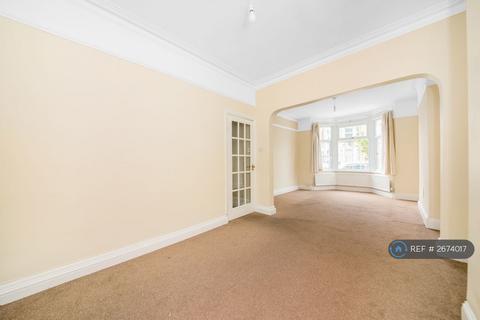 3 bedroom end of terrace house to rent, Ecclesbourne Road, Thornton Heath, CR7