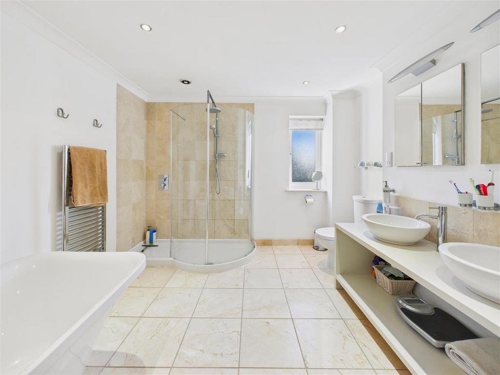 En-suite Bath/Shower Room