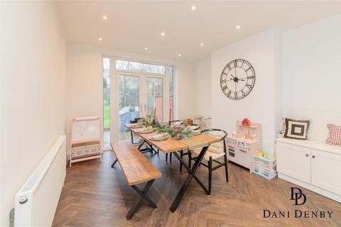 3 bedroom semi-detached house for sale, The Grove, Edgware HA8