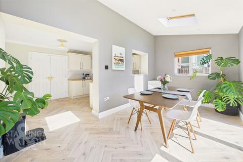 3 bedroom semi-detached house for sale, Bromedale Avenue, Mulbarton, Norwich