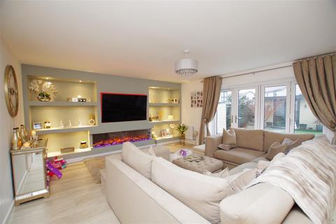 undefined, Van Erp Close, Swindon SN25