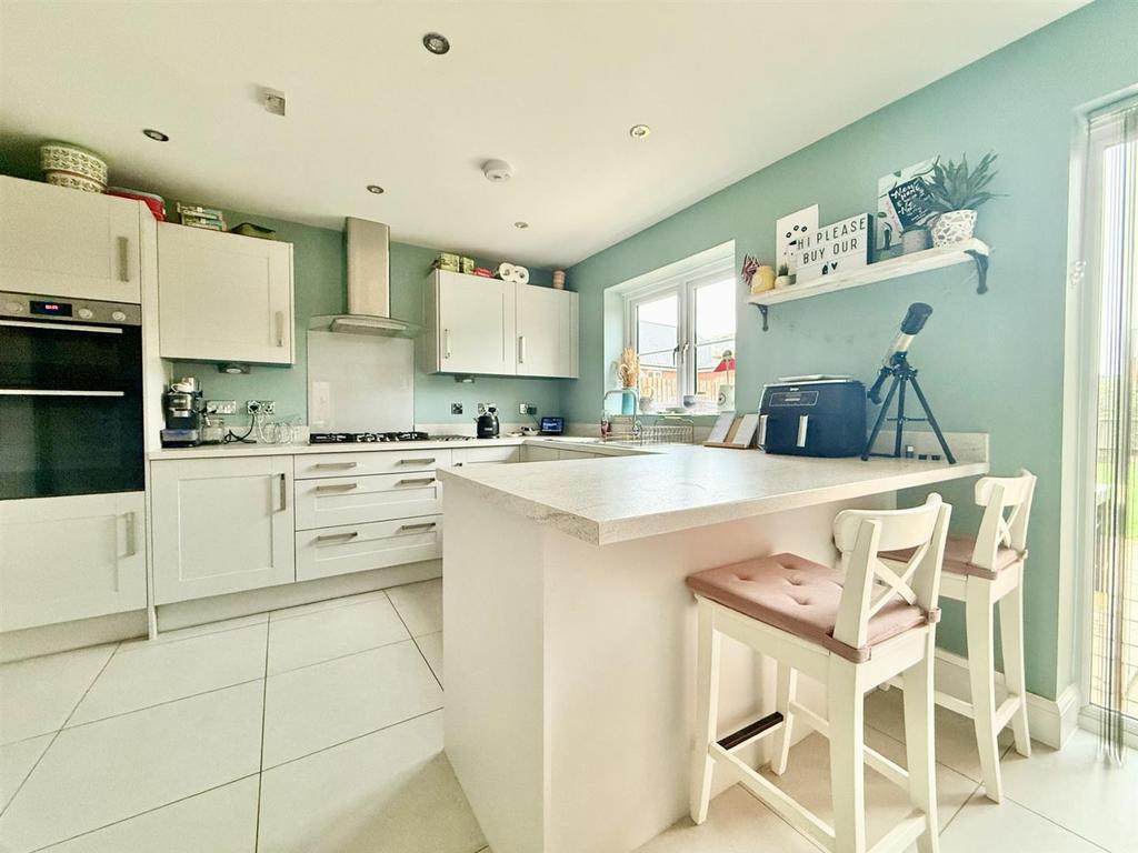 Kitchen2.jpg