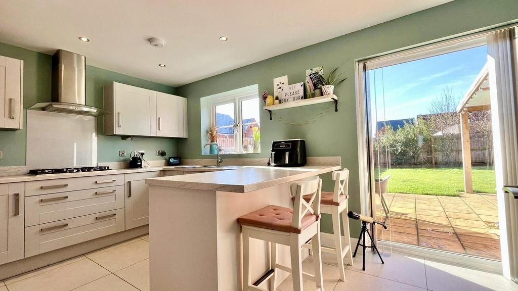 Kitchen2.jpg