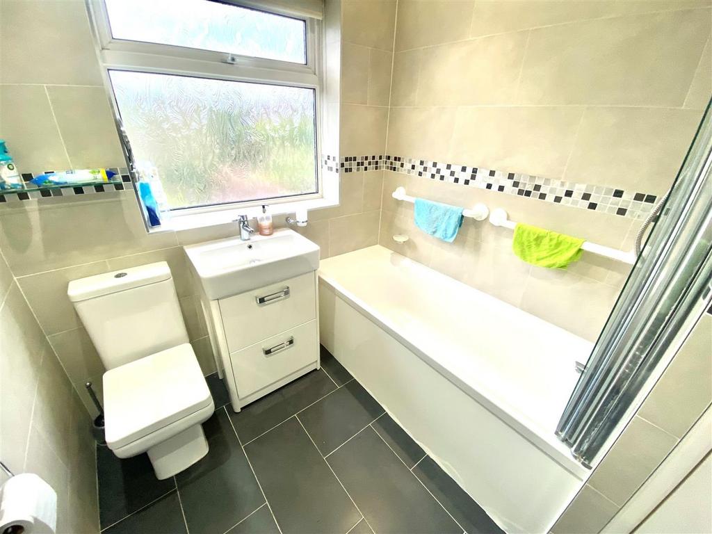 32 Bath.jpg