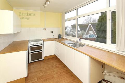 2 bedroom flat to rent, Spruce Way, Finchfield