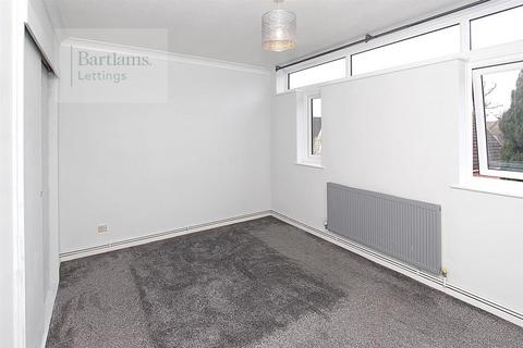 2 bedroom flat to rent, Spruce Way, Finchfield