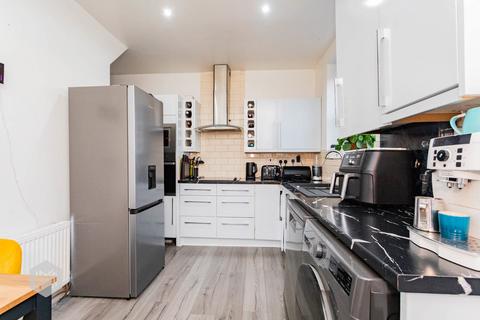 3 bedroom end of terrace house for sale, Greywood Avenue, Bury, Greater Manchester, BL9 7QY