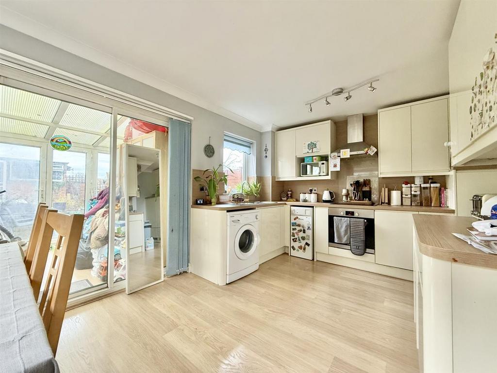 Kitchen1.jpg
