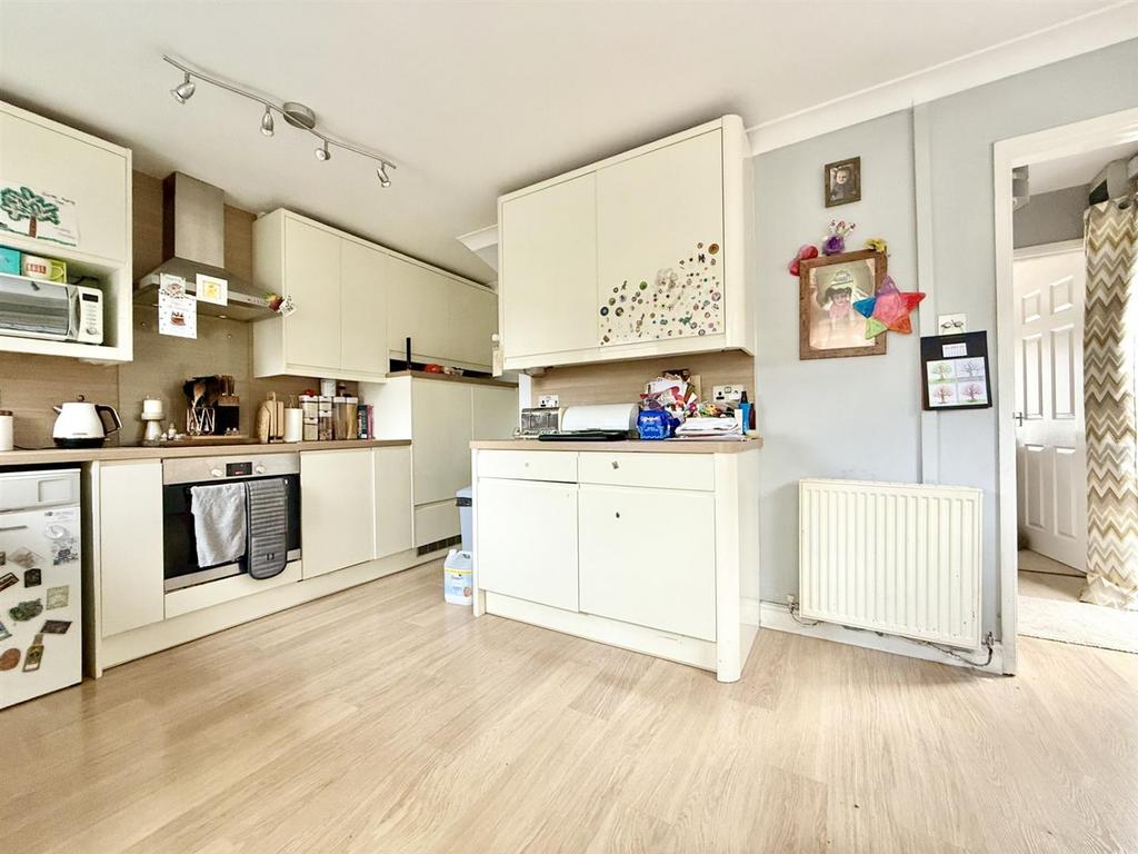 Kitchen2.jpg