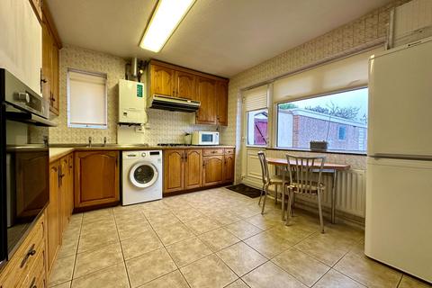 3 bedroom semi-detached bungalow for sale, Mountnessing Road, Billericay CM12