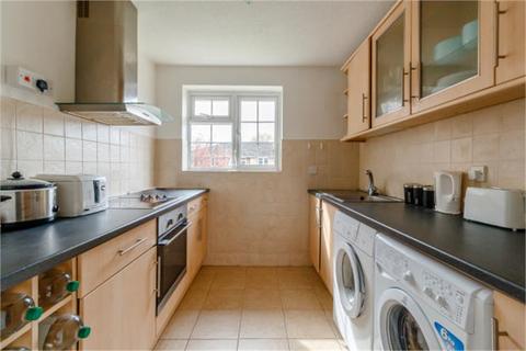 2 bedroom apartment to rent, Swallow Close, Staines-upon-Thames, TW18