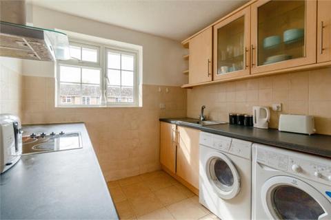 2 bedroom apartment to rent, Swallow Close, Staines-upon-Thames, TW18