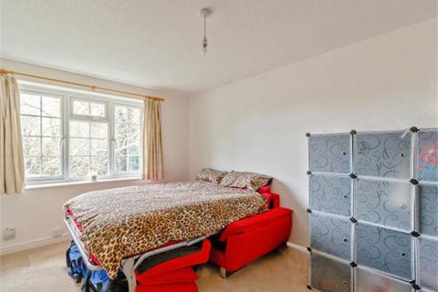 2 bedroom apartment to rent, Swallow Close, Staines-upon-Thames, TW18