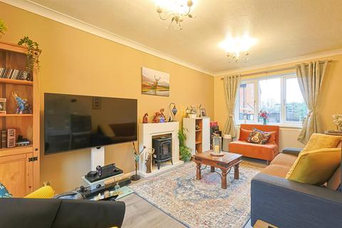 2 bedroom semi-detached house for sale, Tendring Avenue, Rayleigh SS6