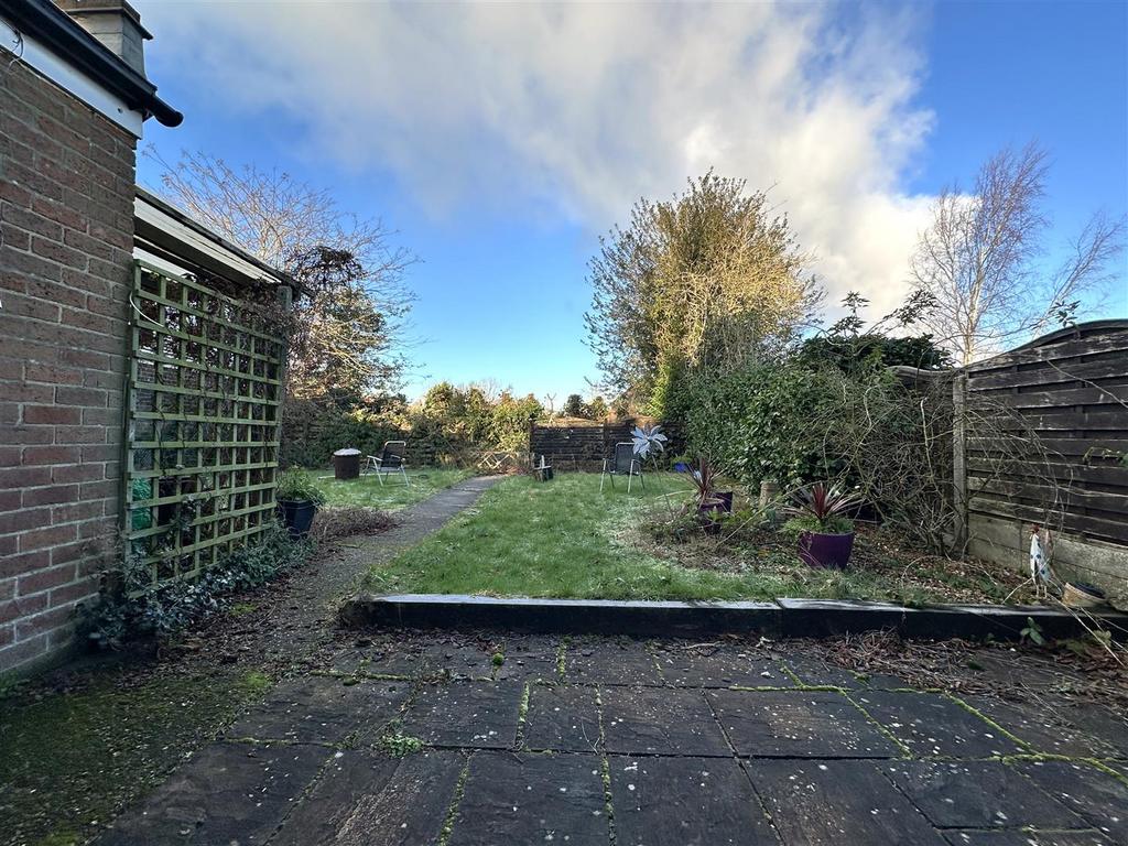 Generous Private Garden 365