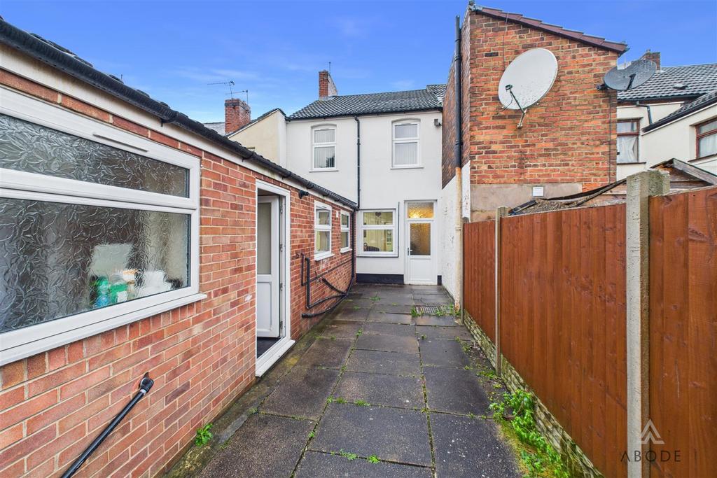 CAM01882 G0-PR0258-STILL019.jpg