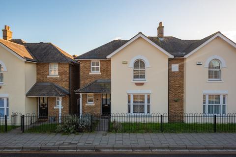Station Road West, Canterbury