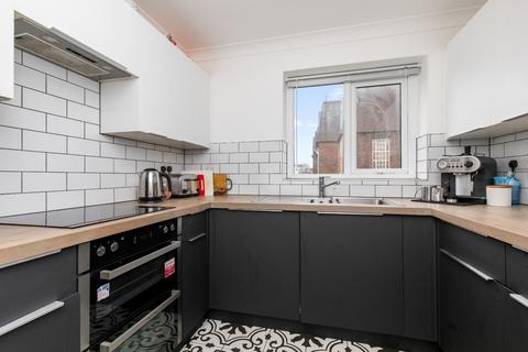 2 bedroom flat for sale, Swanborough Court - Central Shorham