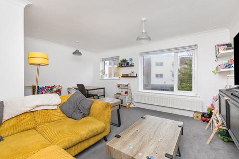 2 bedroom flat for sale, Swanborough Court - Central Shorham