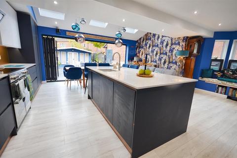 5 bedroom detached house for sale, Goodall Close, Stone