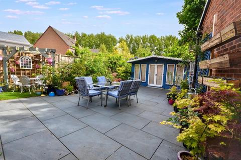 5 bedroom detached house for sale, Goodall Close, Stone