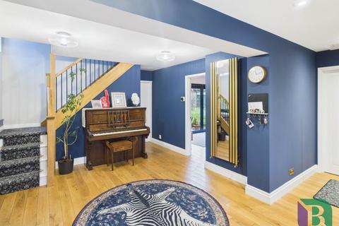 5 bedroom detached house for sale, Woad Lane, Milton Keynes MK14