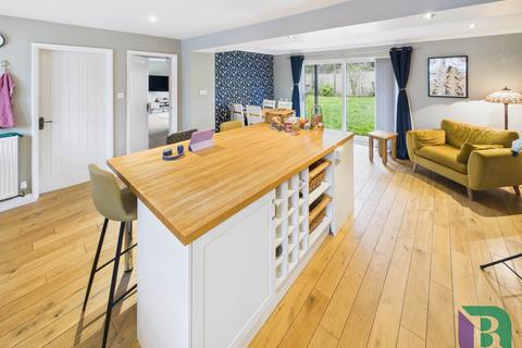 5 bedroom detached house for sale, Woad Lane, Milton Keynes MK14