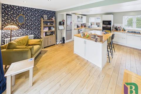 5 bedroom detached house for sale, Woad Lane, Milton Keynes MK14
