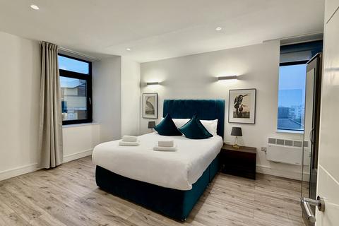 2 bedroom flat to rent, Harlequin Avenue
