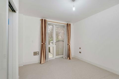2 bedroom maisonette for sale, Lakeside Drive, London NW10