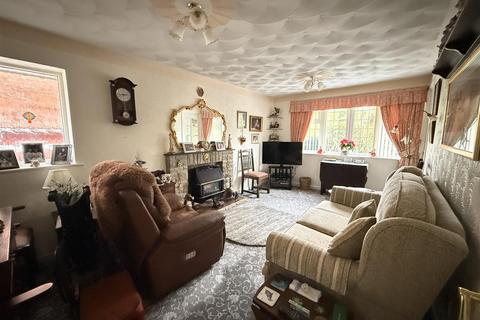 undefined, Chatsworth Drive, Burton-On-Trent DE13