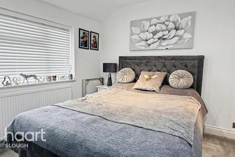 3 bedroom terraced house for sale, Perryman Way, Slough