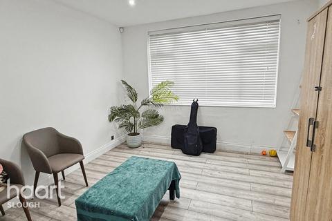 3 bedroom terraced house for sale, Perryman Way, Slough
