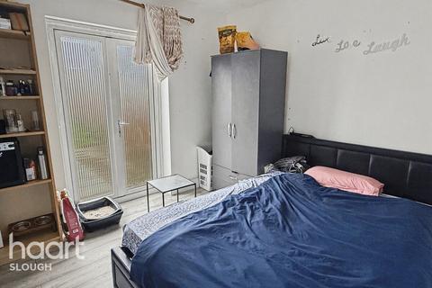 3 bedroom terraced house for sale, Perryman Way, Slough